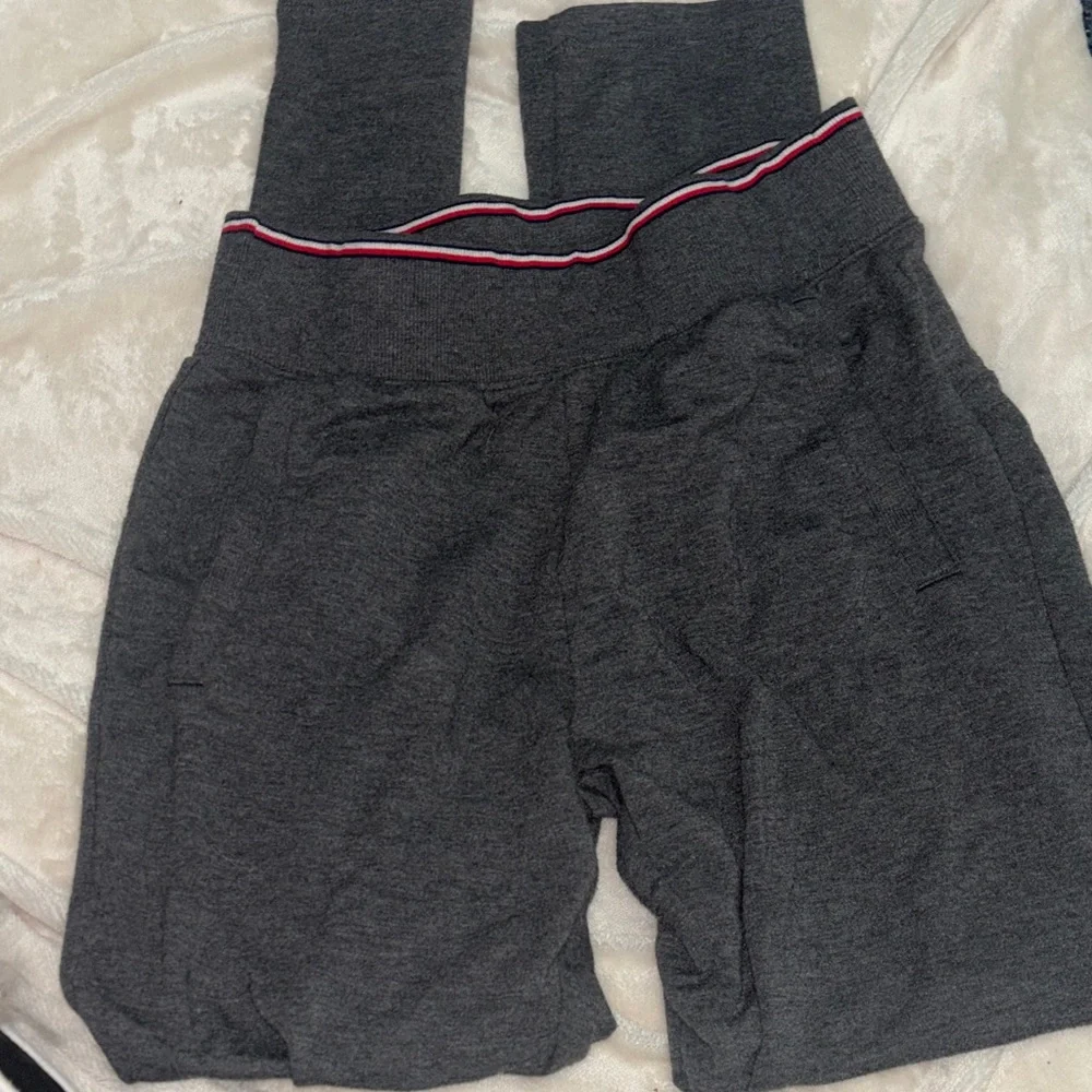 Tommy Hilfiger pants - Picture 2 of 6